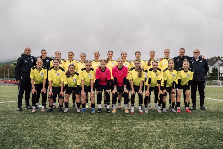 Reprezentacja Podkarpaciego ZPN U15 dziewcząt z wygraną i remisem, ale to za mało